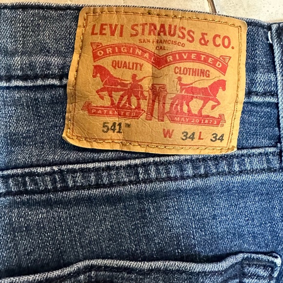 Levi's 541 Athletic Fit Taper Jeans - Picture 3 of 4